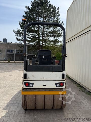 Valjak sa jednim bubnjem BOMAG BW135AD-5 / 2015 BJ / 1.979H / 3.9 T