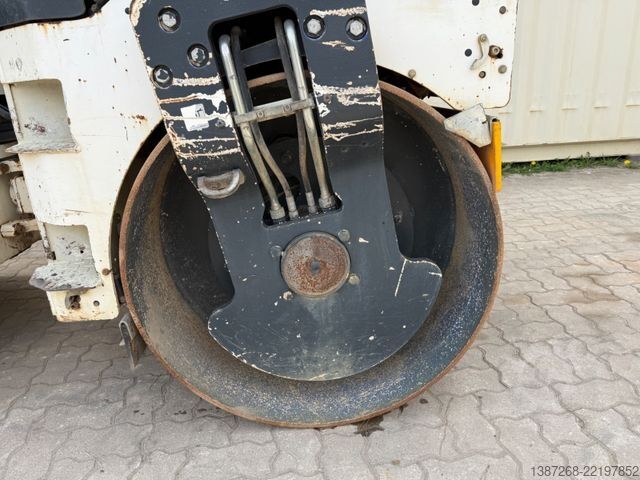 Valjak sa jednim bubnjem BOMAG BW135AD-5 / 2015 BJ / 1.979H / 3.9 T