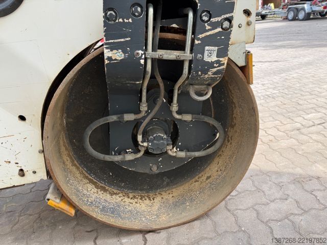 Valjak sa jednim bubnjem BOMAG BW135AD-5 / 2015 BJ / 1.979H / 3.9 T