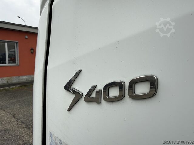 Vrachtwagen met bakwagen Iveco SWAY 400