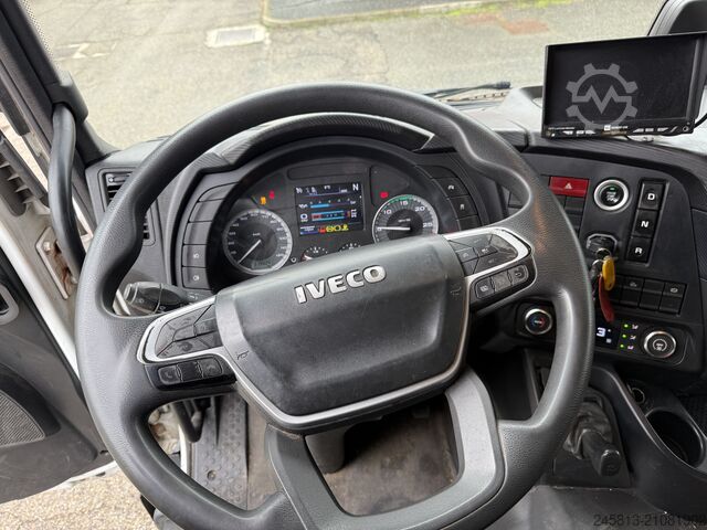 Vrachtwagen met bakwagen Iveco SWAY 400