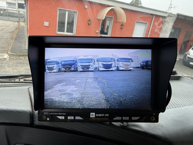 Vrachtwagen met bakwagen Iveco SWAY 400