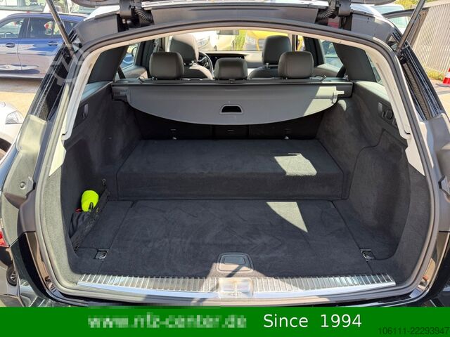 Microbuz MERCEDES-BENZ E 300 de 4Matic T-Modell Burmester Pano Head-UP