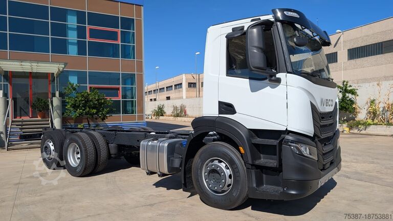 Kamyon şasi̇si̇ IVECO XWAY 280X54