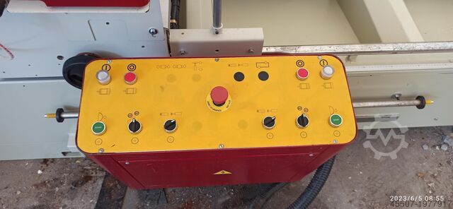 Afschuiningsmachine dubbel-zaag voor alu, pvc-hout Saw 2 a head for precision cutting of aluminum Saw 2 a head for precision cutting of aluminum