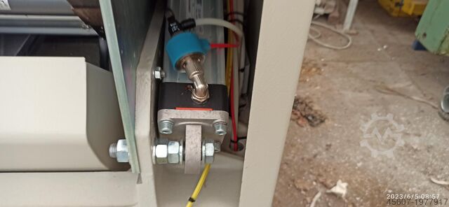 Afschuiningsmachine dubbel-zaag voor alu, pvc-hout Saw 2 a head for precision cutting of aluminum Saw 2 a head for precision cutting of aluminum