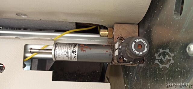 Afschuiningsmachine dubbel-zaag voor alu, pvc-hout Saw 2 a head for precision cutting of aluminum Saw 2 a head for precision cutting of aluminum