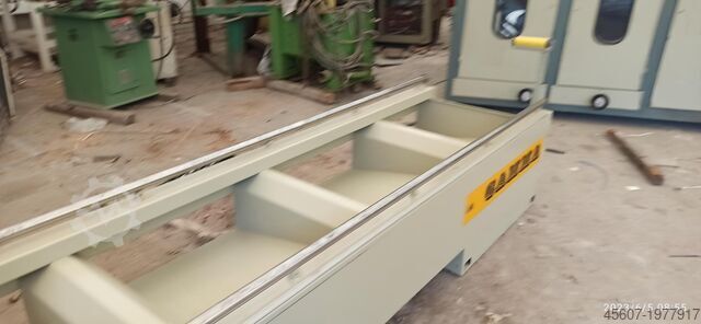 Affasningsmaskine dobbeltsav til alu, pvc træ Saw 2 a head for precision cutting of aluminum Saw 2 a head for precision cutting of aluminum