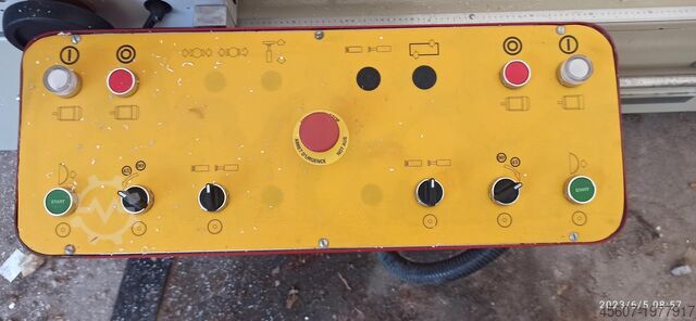 Affasningsmaskine dobbeltsav til alu, pvc træ Saw 2 a head for precision cutting of aluminum Saw 2 a head for precision cutting of aluminum