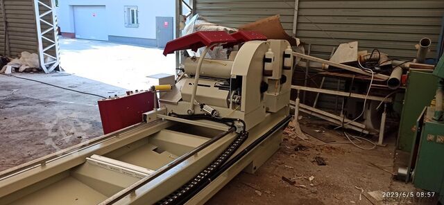 Affasningsmaskine dobbeltsav til alu, pvc træ Saw 2 a head for precision cutting of aluminum Saw 2 a head for precision cutting of aluminum