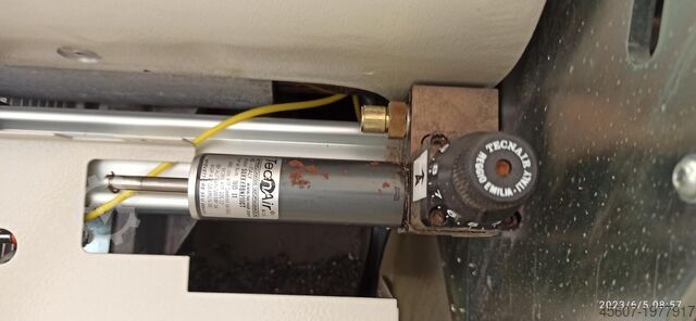 Affasningsmaskine dobbeltsav til alu, pvc træ Saw 2 a head for precision cutting of aluminum Saw 2 a head for precision cutting of aluminum
