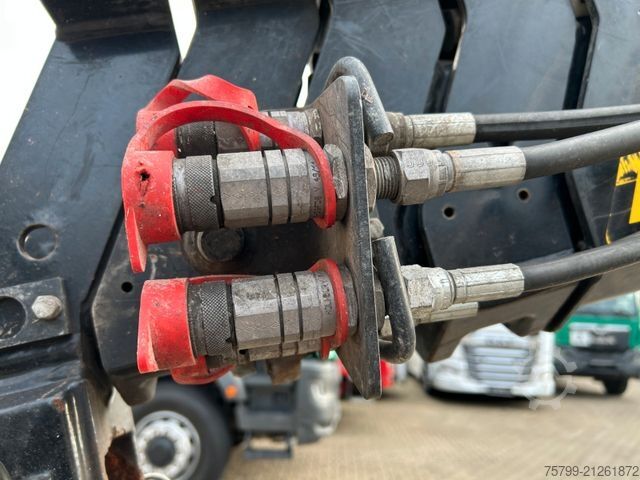 Truck-mounted crane van FUSO Canter 7C18 Pritsche + HIAB 066 Kran