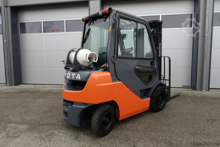 Gabelstapler TOYOTA 8FGF 20 Triplex SS + ZH2 Kabine Stapler