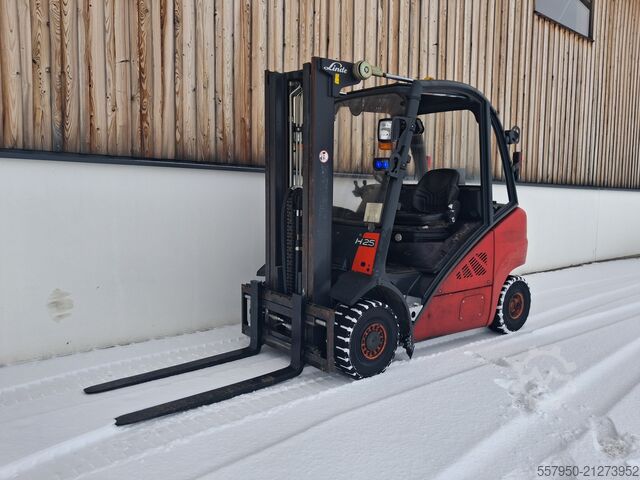 Forklift Linde H 25 Diesel Triplex