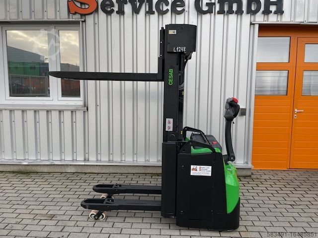 Stohovač palet Cesab S 216 L