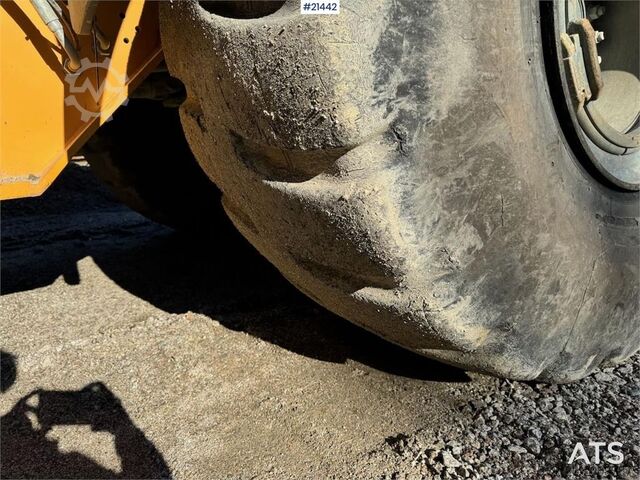 Wheel loader Liebherr L580 Wheel Loader w/ Bucket