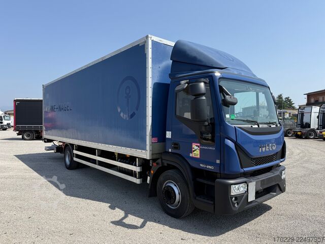 Vrachtauto met laadbak en hydraulische laadklep iveco eurocargo 160-250