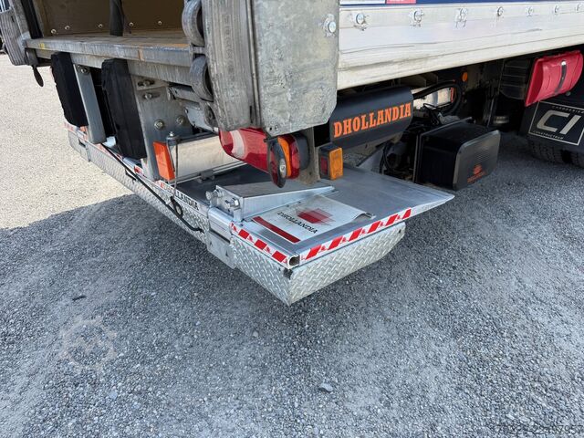 Vrachtauto met laadbak en hydraulische laadklep iveco eurocargo 160-250