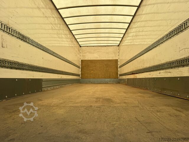 Vrachtauto met laadbak en hydraulische laadklep iveco eurocargo 160-250