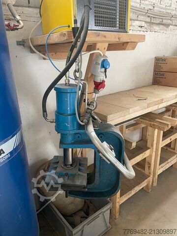 Sistema de Prensagem de Tesouras de Telhado  