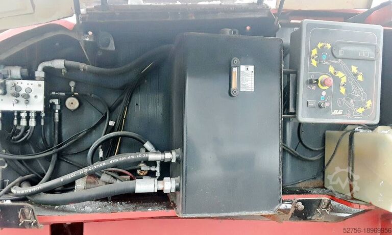 Piattaforma telescopica JLG 860 SJ