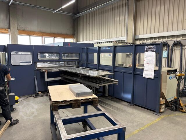 Blechbearbeitungszentrum Salvagnini P4