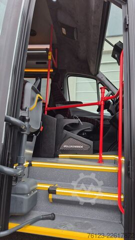 Minibus MERCEDES-BENZ Sprinter 517 Heckniederflur Vorlauffahrzeug