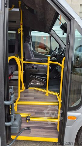 Minibus MERCEDES-BENZ Sprinter 517 Heckniederflur Vorlauffahrzeug