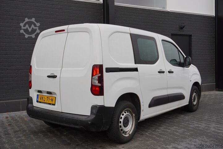 Magastetős kombi Peugeot Partner 1.2 PT 110PK Benzine! EURO 6 - Airco - ...