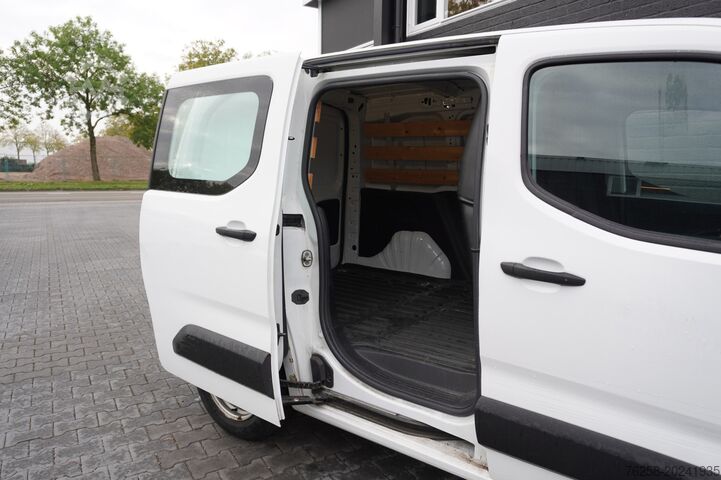 Magastetős kombi Peugeot Partner 1.2 PT 110PK Benzine! EURO 6 - Airco - ...
