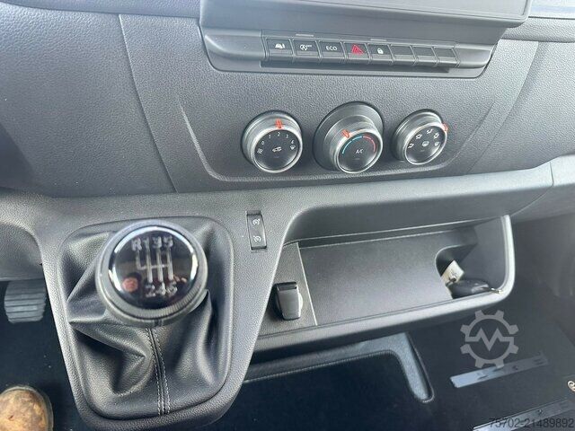 Skåpbil Renault Master Haras 1-2 Pferde