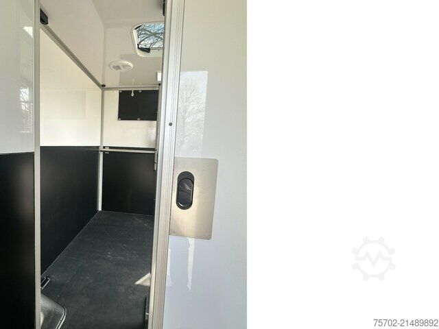 Skåpbil Renault Master Haras 1-2 Pferde