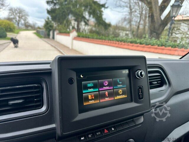 Bestelwagen Renault Master Haras 1-2 Pferde