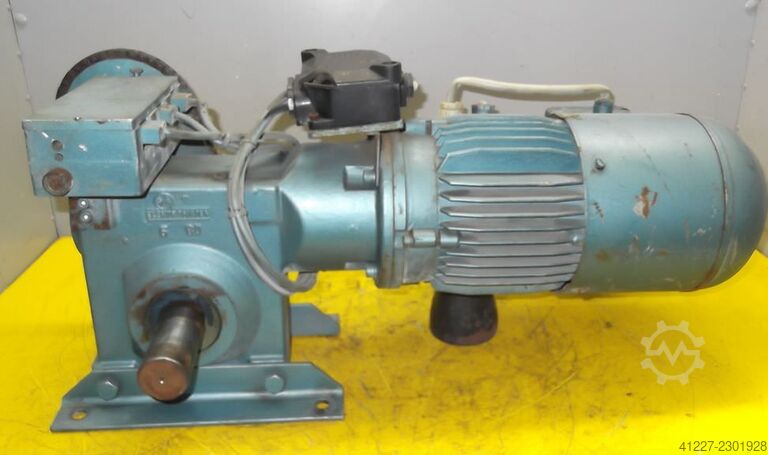 Getriebemotor 1,1 kW 25 U/min HEW EXF90S/4-B2