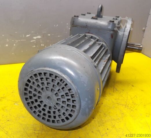 Moteur à engrenages 0,37/0,55 kW 15,5/31 tr/min SEW SS6F75D34-84