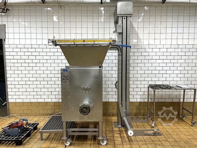 Mescolatore tritacarne + sollevatore casse KOLBE MWE 52