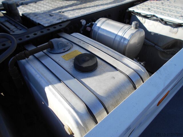 Standardowy ciągnik siodłowy Mercedes-Benz Actros 1848