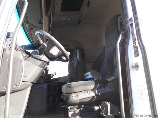 Standardowy ciągnik siodłowy Mercedes-Benz Actros 1848