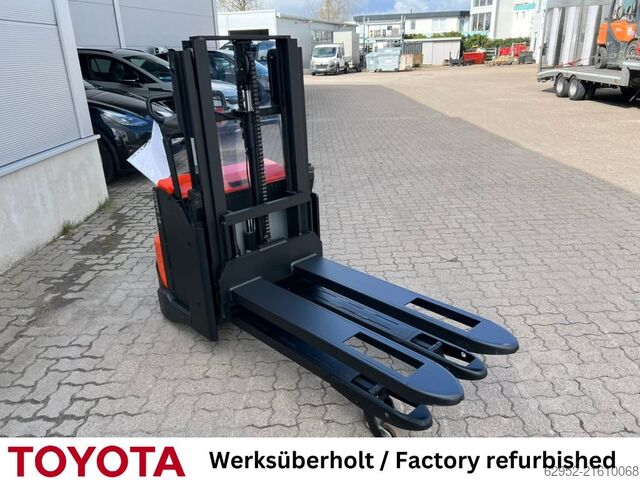 High Lift stacker Toyota SWE 200 D