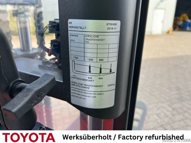 High Lift stacker Toyota SWE 200 D