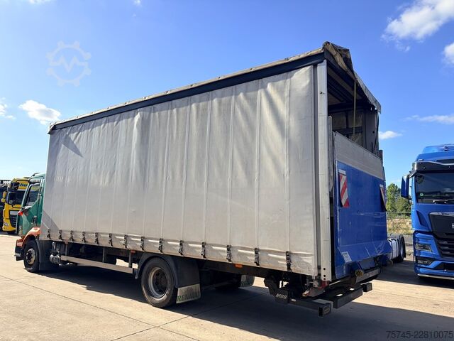 Plattewagen met zeil RENAULT MIDLUM 290 DXI / SCHLAFKABINE / EURO 5