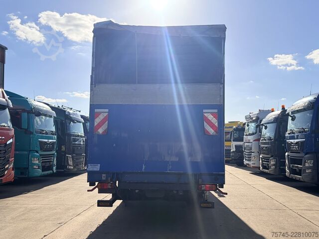 Plattewagen met zeil RENAULT MIDLUM 290 DXI / SCHLAFKABINE / EURO 5