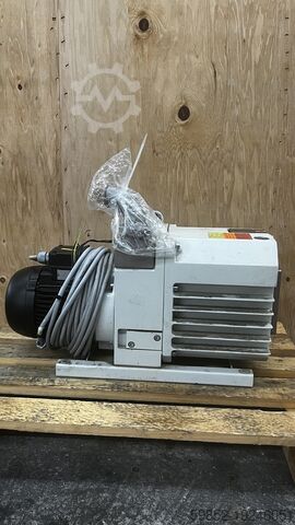 Vacuum pump Balzers Duo 035 D
