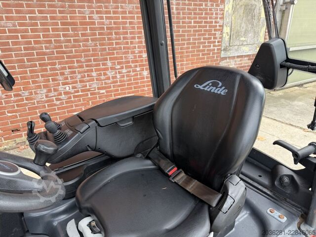Carrello elevatore elettrico a 3 ruote Linde E16C-02
