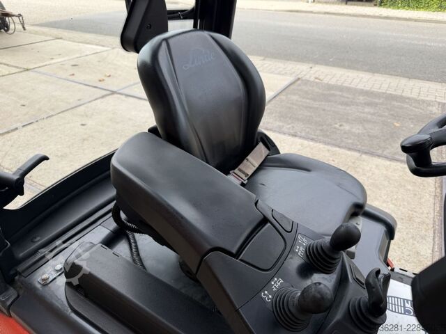 Carrello elevatore elettrico a 3 ruote Linde E16C-02