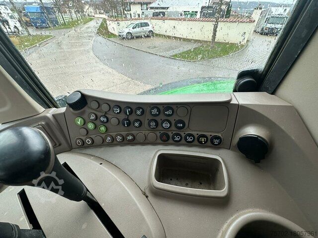 Traktor John-Deere 6140M Allrad mit Industriefrontlader