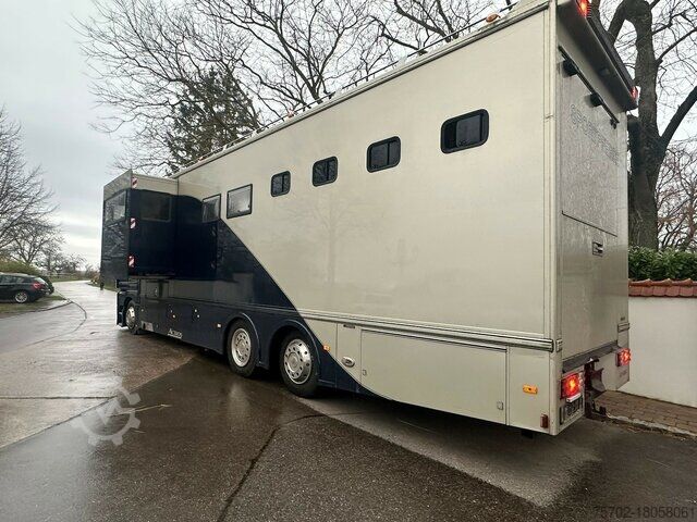 Szarvasmarha-szállító teherautó Mercedes-Benz Actros 2541 4-5 Pferde Popout 2 Wohnungen