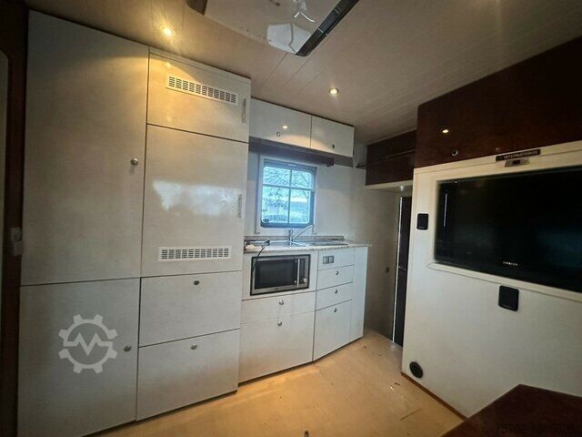 Szarvasmarha-szállító teherautó Mercedes-Benz Actros 2541 4-5 Pferde Popout 2 Wohnungen