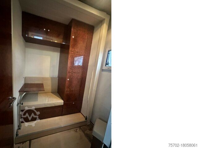 Szarvasmarha-szállító teherautó Mercedes-Benz Actros 2541 4-5 Pferde Popout 2 Wohnungen