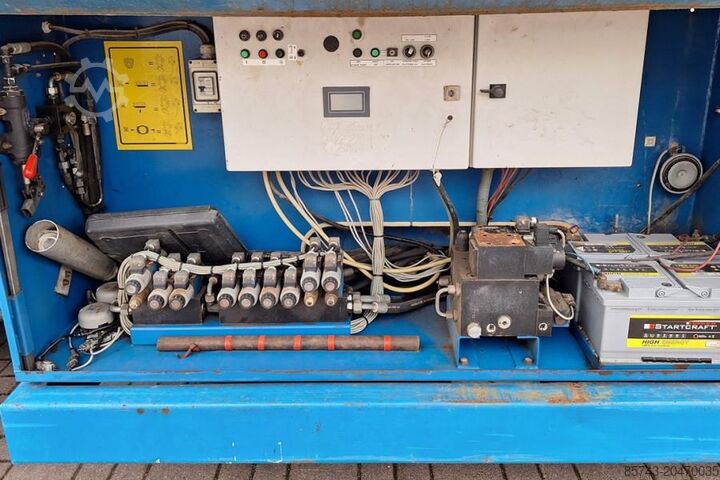 Ψαλίδι ανύψωσης Holland Lift Megastar G320DL30 4WDS/N Diesel, 4x4x4 Drive, 34m